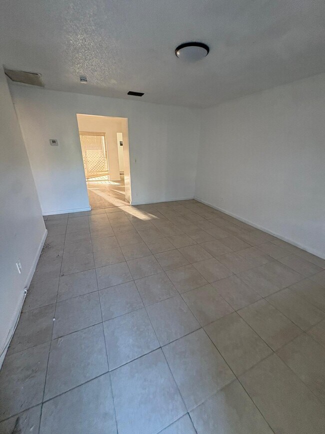 Building Photo - 3319 Grove Rd