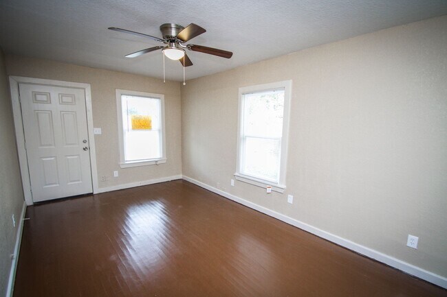 Foto del edificio - 936 Poinsettia St