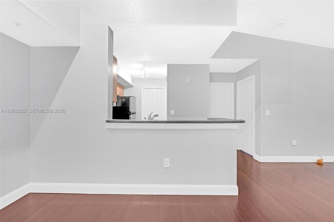 Foto del edificio - 2586 Centergate Dr