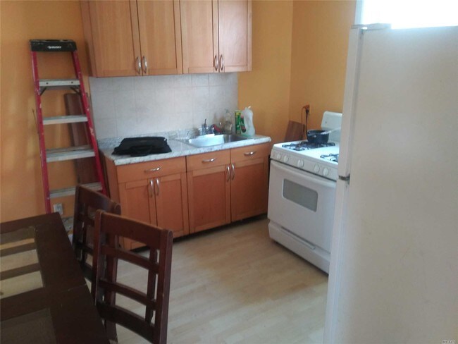 Building Photo - 427 Beach 66th St