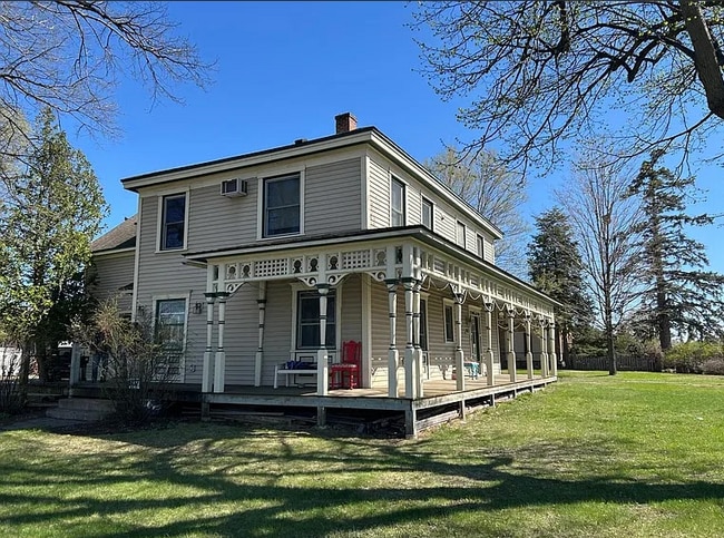 Building Photo - 807 Vermillion St
