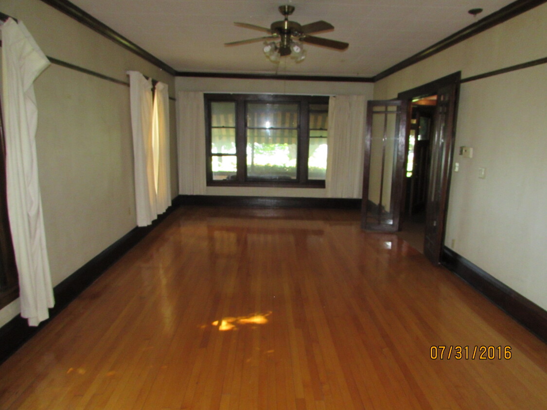 Living Room - 123 S Brittingham Pl