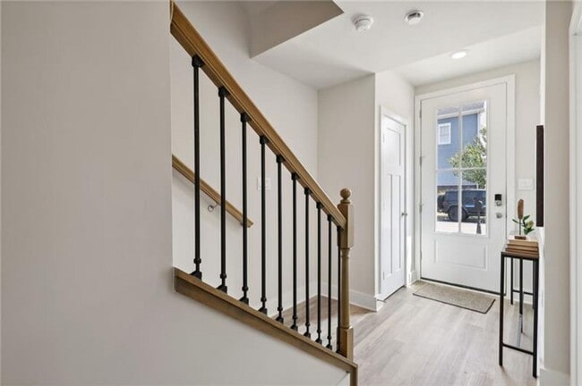 Building Photo - Luxury End-Unit Townhome with 4 Bedrooms &...