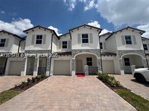 Building Photo - 2516 SE 27th Dr