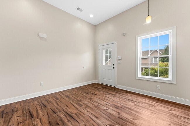 Building Photo - 107 Trescott Ln