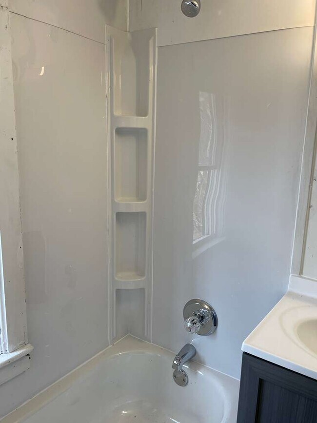 Foto del edificio - 320 W Clark St