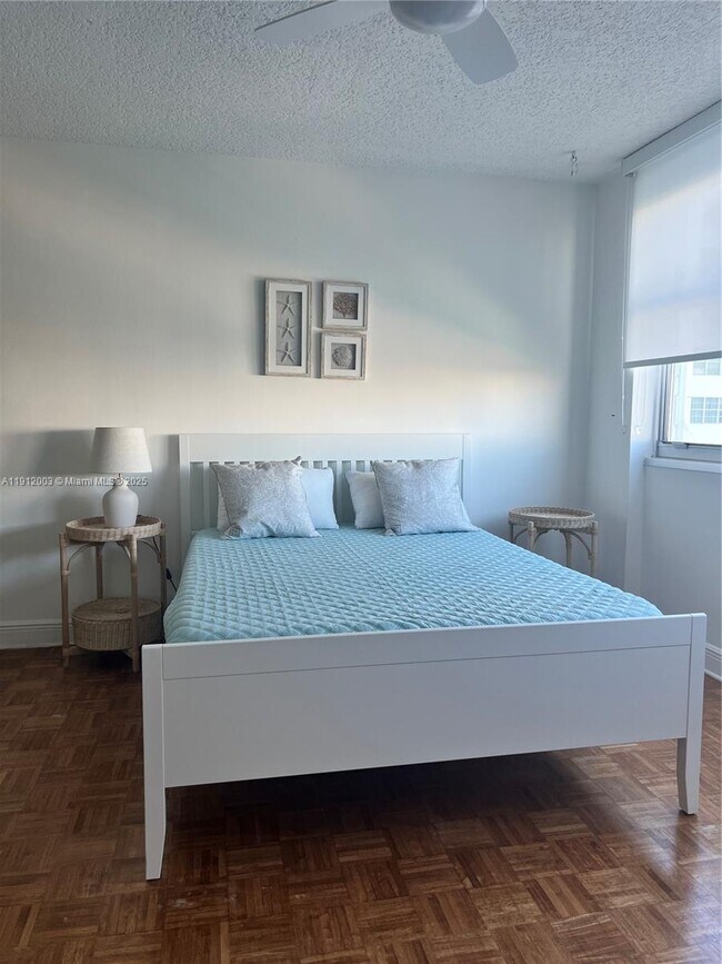 Foto del edificio - 905 Brickell Bay Dr