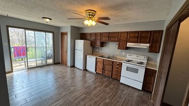 Building Photo - 652-654-654 Pear Tree Cir
