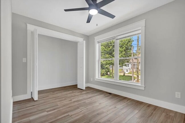Building Photo - 307 W Kenwood Dr