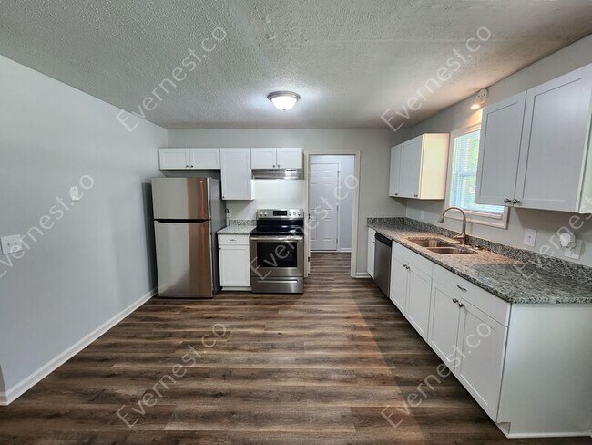 Building Photo - 711 W Creek Cir