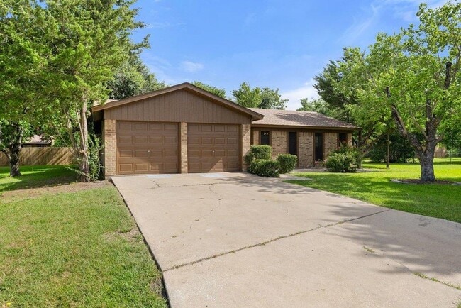Foto del edificio - 704 Brookwood Cir
