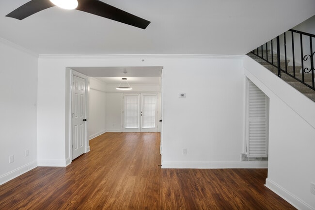 Building Photo - 11 Villa Ct SE