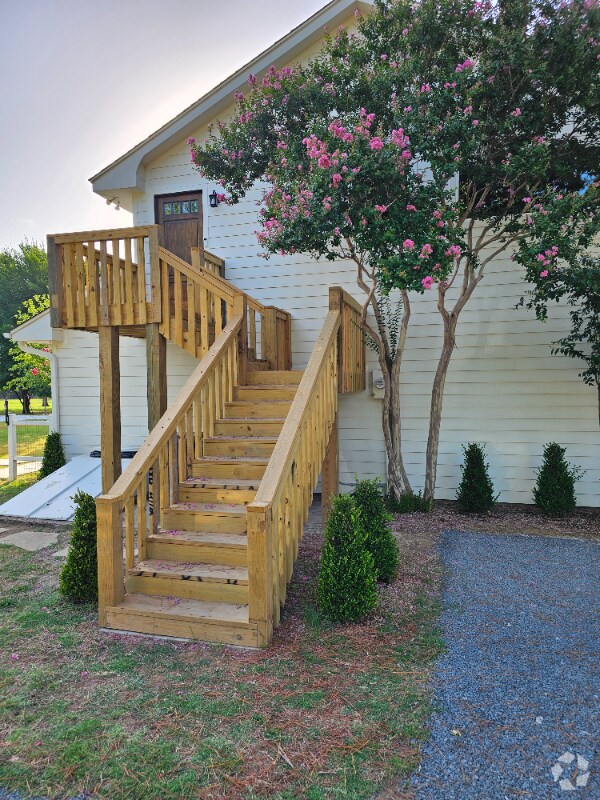 Country Lakes Apartments for Rent with Hardwood Floors Argyle, TX 2