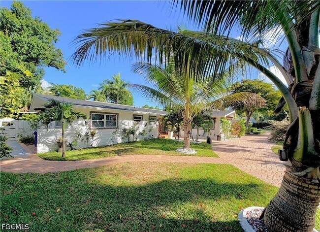 Building Photo - 2702 McGregor Blvd