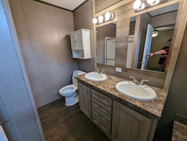 Foto del edificio - 2590 E Lucas Dr