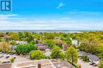 Building Photo - 3845-3845 Lake Shore Blvd W