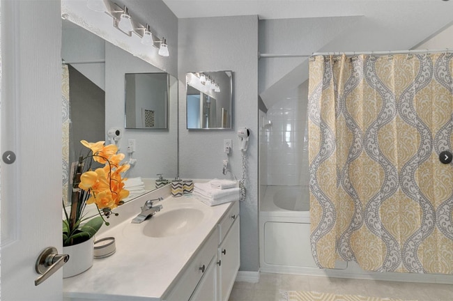 Building Photo - 4561 Yellowgold Rd E