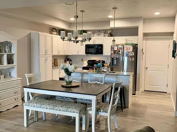 Foto del edificio - Modern 3-Bedroom 3 bathroom Townhome in De...