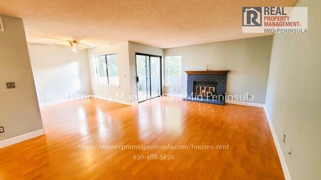 Foto del edificio - Just Renovated! Spacious 2 Bed, 2 Bath Top...