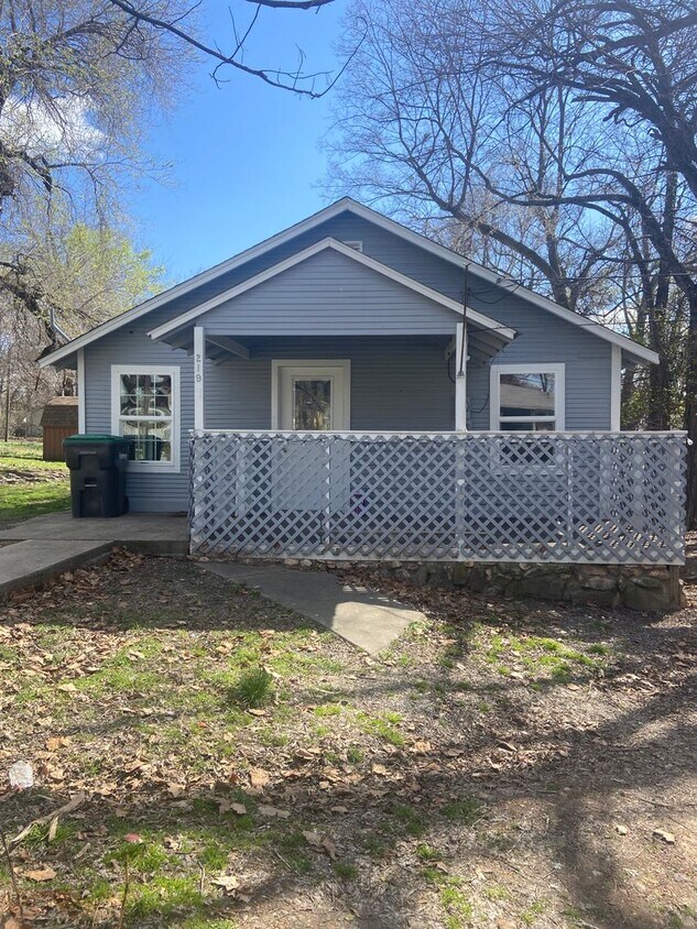 Primary Photo - Prime location ... 2 bedroom 1 bathroom
