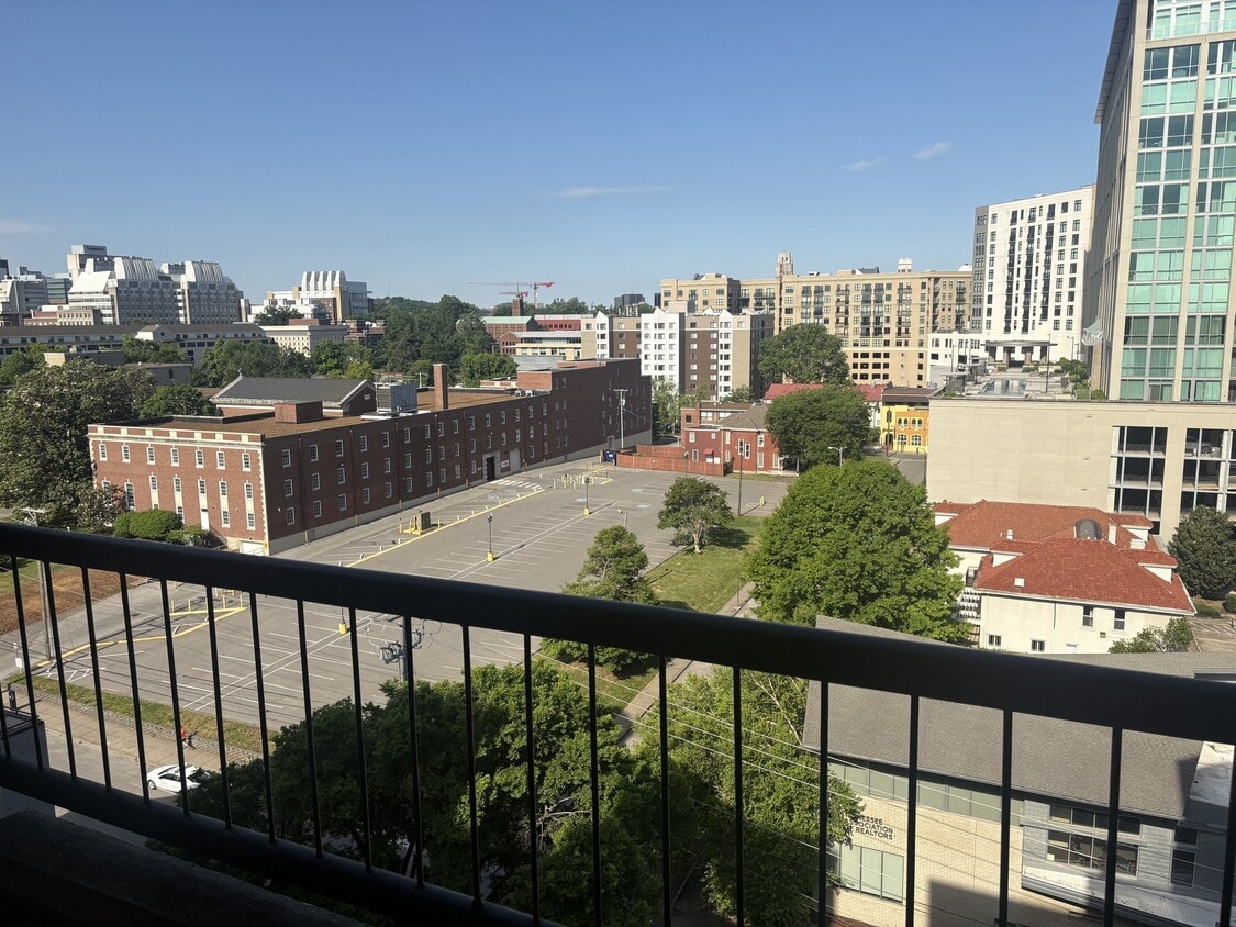 Photo - 900 19th Ave S (Nashville, TN)