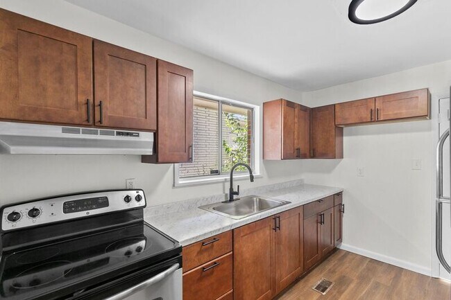 Foto del edificio - 2501 Fairfax Ave