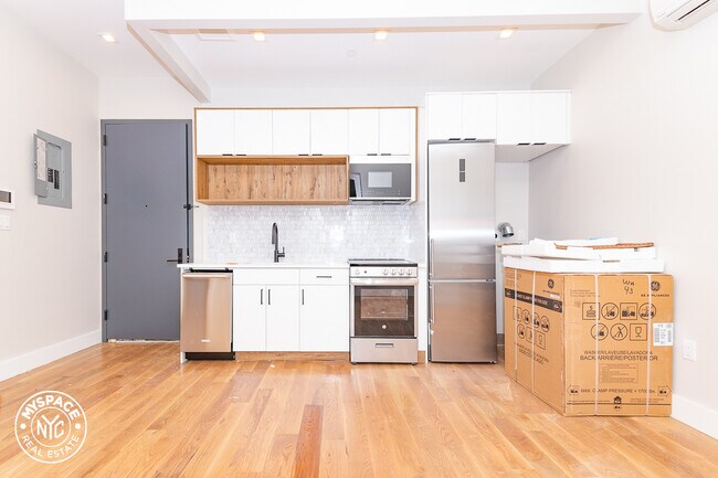 Building Photo - 698 Flushing Ave