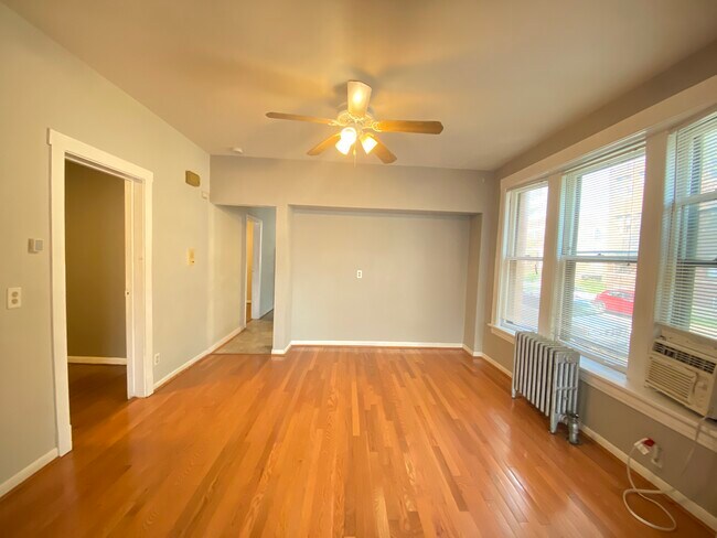 Foto del edificio - 2232 W Addison St