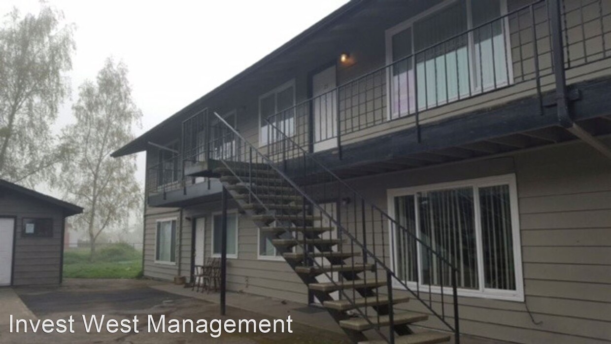Primary Photo - 2 br, 1 bath Apartment - 944-972 33 Avenue...