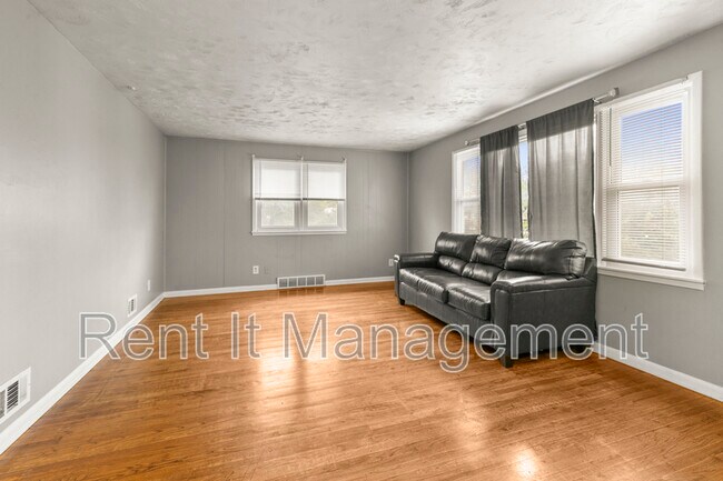 Foto del edificio - 3912 Curtis Ave