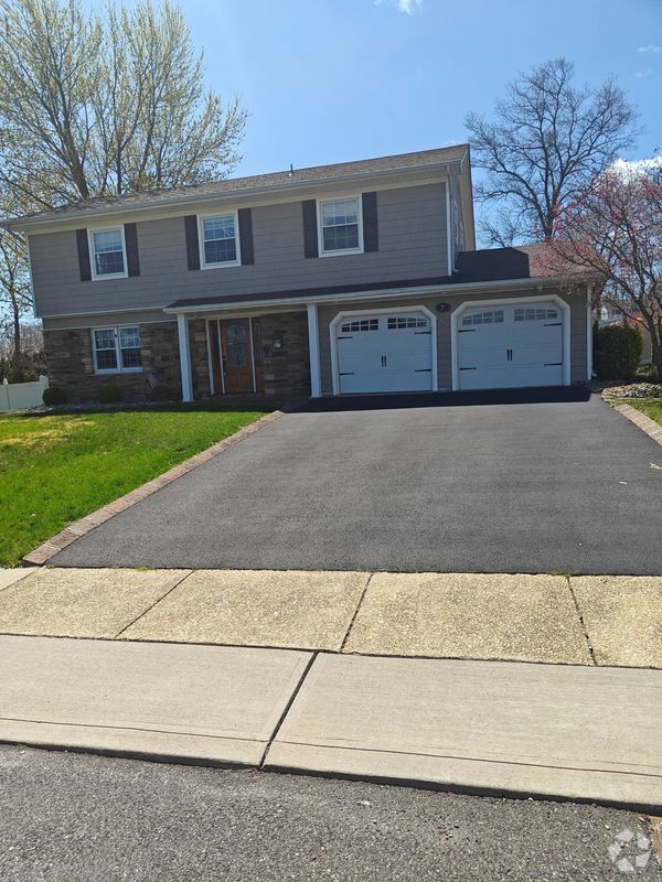 Building Photo - 27 Monticello Dr