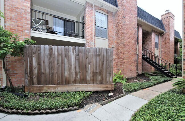 Building Photo - 1601 South Shepherd-