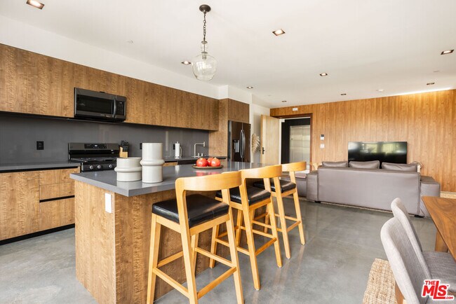 Foto del edificio - 547 N Sweetzer Ave