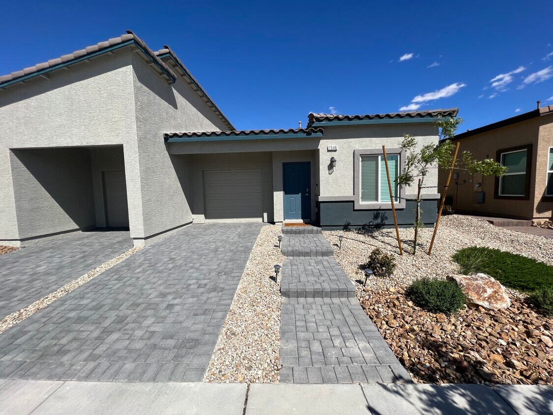7546 Crested Moon St, North Las Vegas, NV 89084 Townhome Rentals in