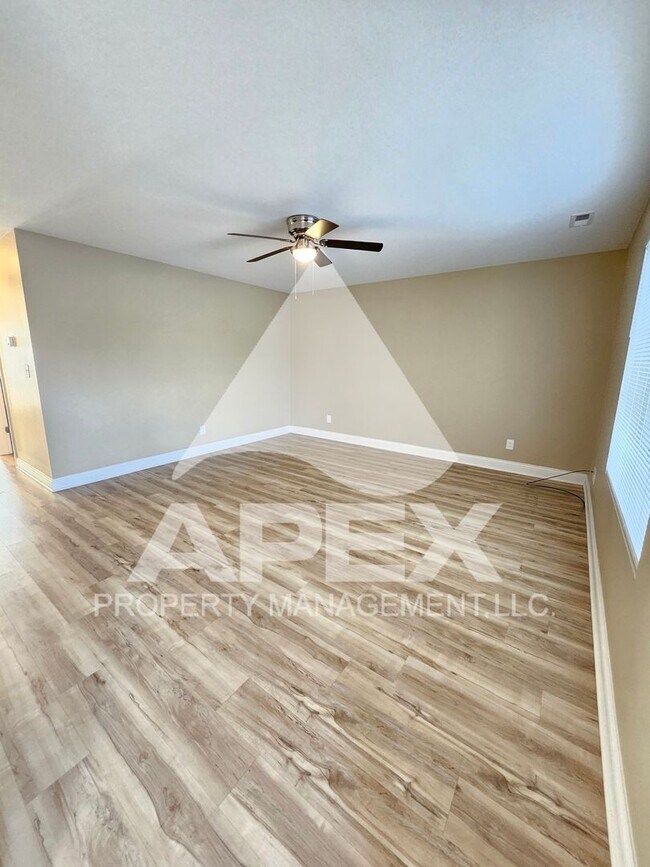 Building Photo - AVALON TOWNHOMES – LIKE NEW - 2 Bd/2.5 Ba Townhome off Topside Road with convenient access to Mar...