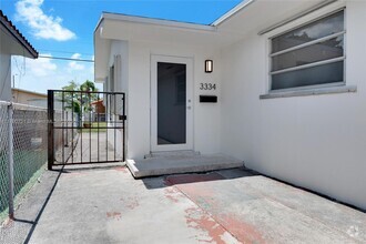 Building Photo - 3334 SW 24th St