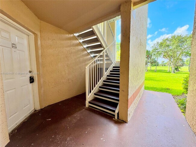 Building Photo - 3360 Pinewalk Dr N