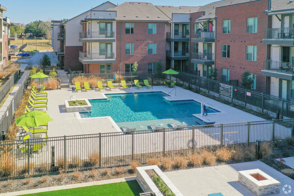 Piscina - Riverside Place Apartments