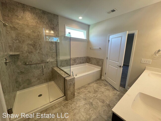 Foto del edificio - 3 br, 3 bath House - 368 Benton Road