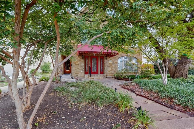 Building Photo - Charming 1930’s Highland Park Duplex