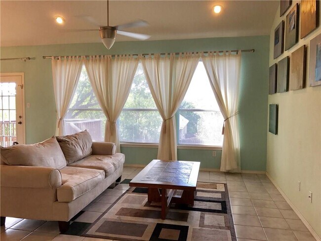 Foto del edificio - 12348 Zeller Ln