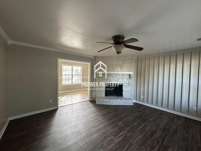 Foto del edificio - 6459 Freelark Ln