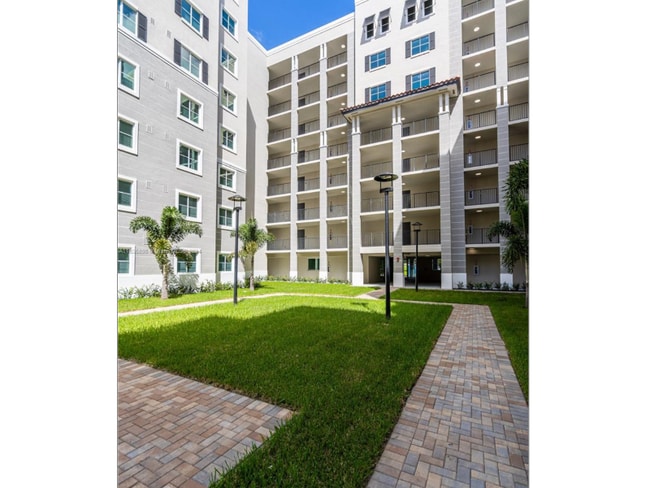 Foto del edificio - 400 NW 112th Ave