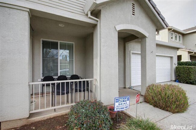 Foto del edificio - 4 Bed| 2 Bath | 1702 SF | 2 Car Garage | Single Story | Tenant pays $175 for WS&G.