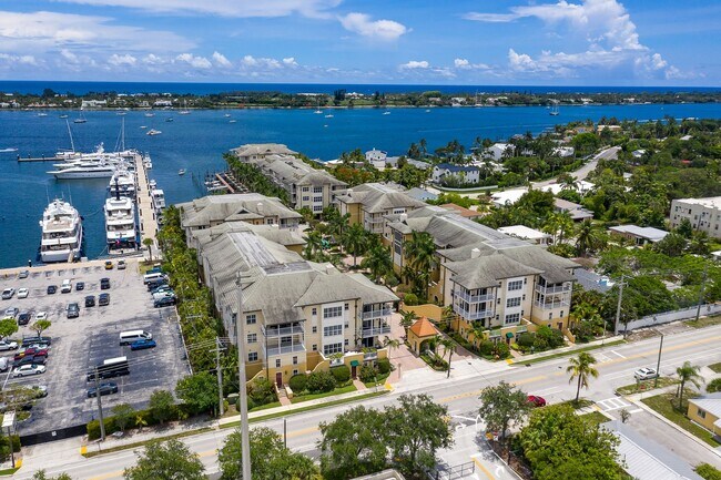 Foto del edificio - Top Floor Waterfront Condo - Renovated 1 B...
