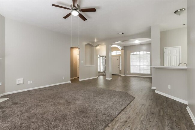 Building Photo - 28902 Ashbrook Ln