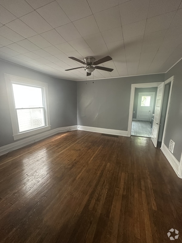 Building Photo - 3816 Archwood Ave