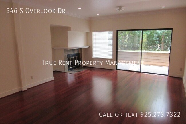 Foto del edificio - Beautiful 2 Bed/2.5 Bath Condo in Perfect ...