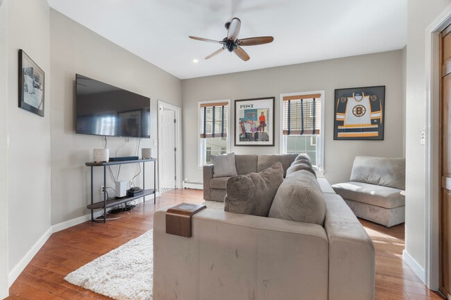 Foto del edificio - 764 E 3rd St