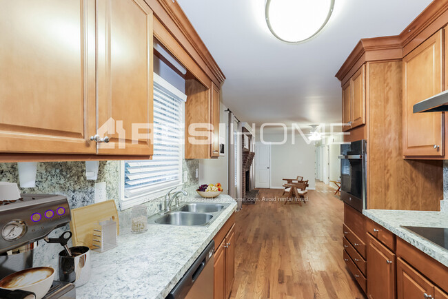 Building Photo - 7598 Howell Ln